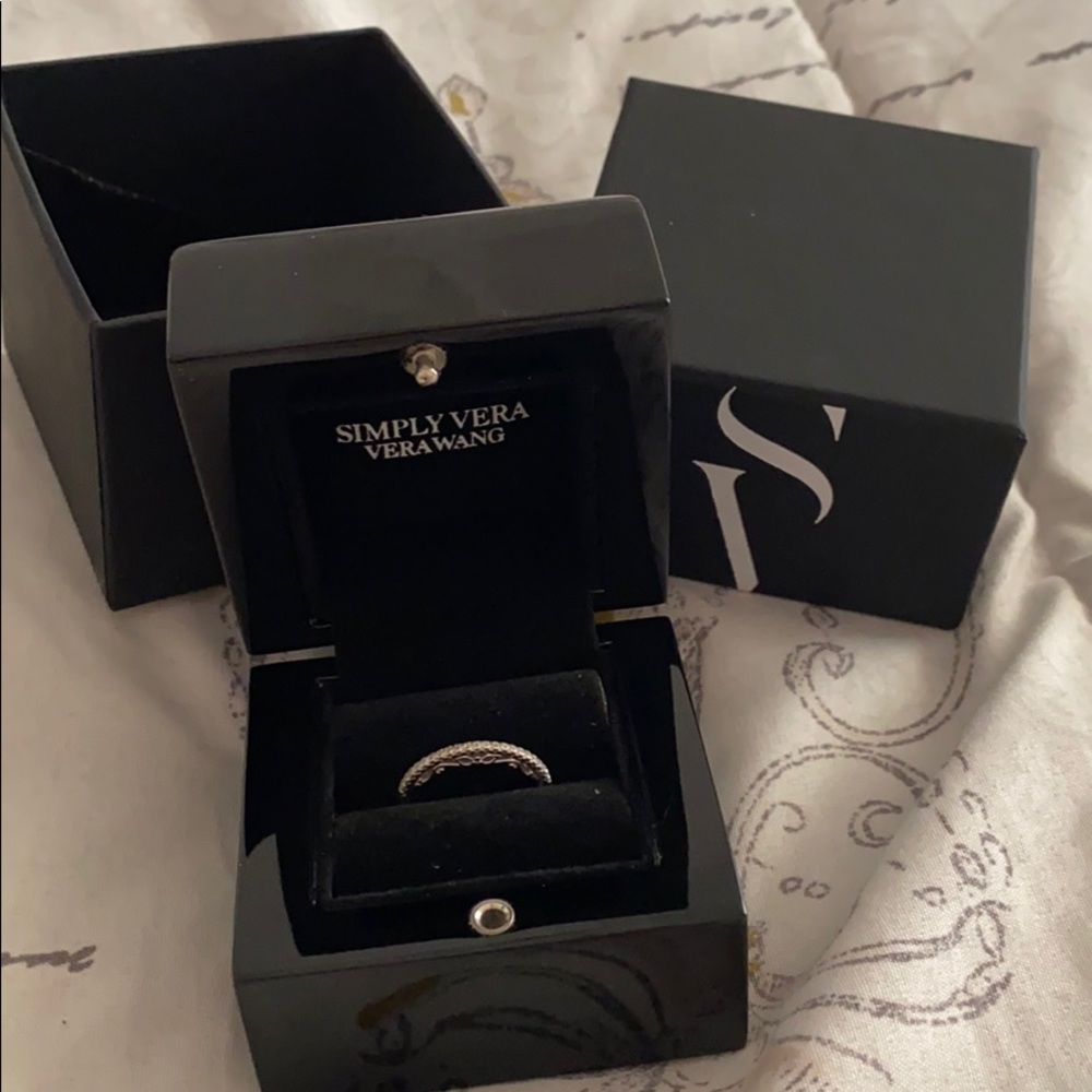 Vera Wang 14k gold 1/10 CT Diamond Band Size 7